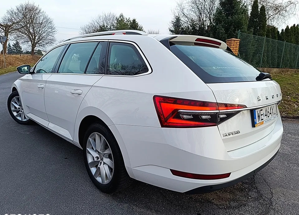 Skoda Superb cena 87700 przebieg: 121000, rok produkcji 2019 z Toruń małe 781